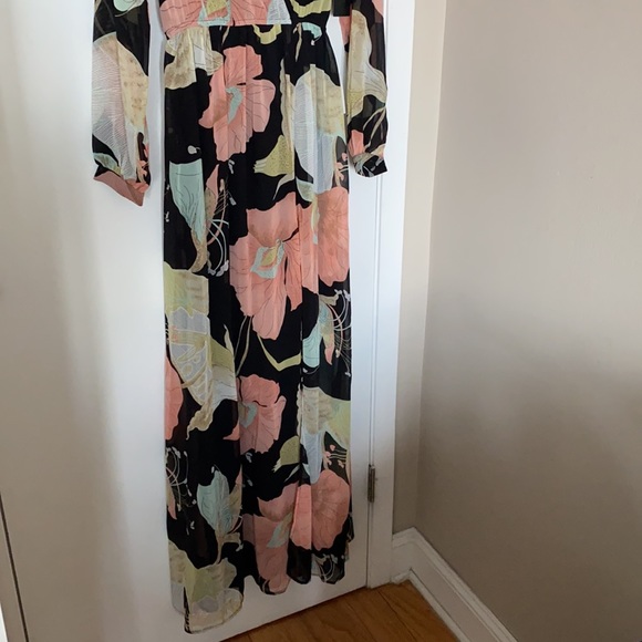 Women’s Lulus brand dress - Picture 3 of 3